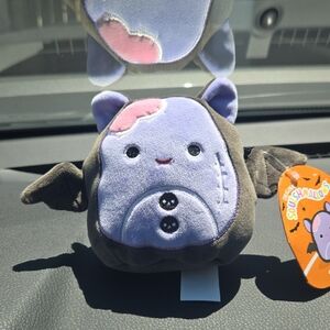 Screech The Purple And Blaxk Bat Squishmallow